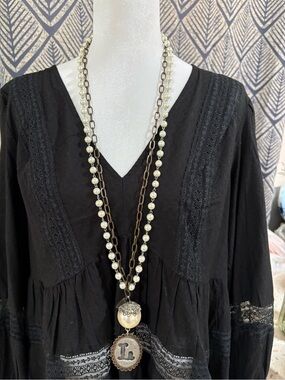 Plunder Design Detachable Initial L Pendant Large Pearl Necklace